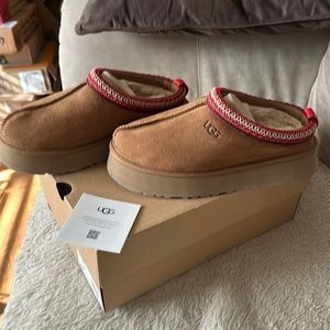 UGG Tazz Size 9